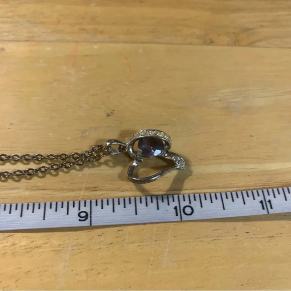 Avon goldtone heart shaped pendant necklace 20” length purple gem inside… - Picture 4 of 4